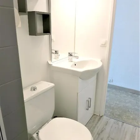 Studio A Saint Raphael Avec Terrasse Amenagee Et Wifi A 100 M De La Plage *