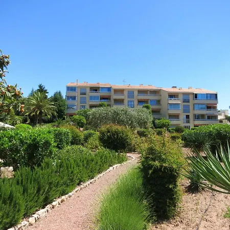 公寓 Studio A Saint Raphael Avec Terrasse Amenagee Et Wifi A 100 M De La Plage Saint-Raphaël
