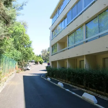 Studio A Saint Raphael Avec Terrasse Amenagee Et Wifi A 100 M De La Plage 公寓