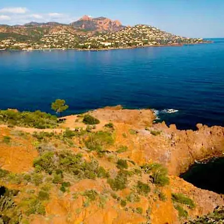 Studio A Saint Raphael Avec Terrasse Amenagee Et Wifi A 100 M De La Plage