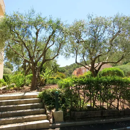 公寓 Studio A Saint Raphael Avec Terrasse Amenagee Et Wifi A 100 M De La Plage