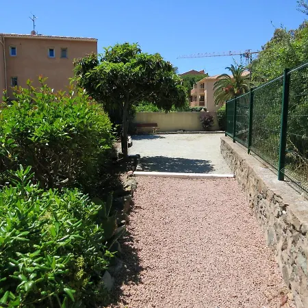 公寓 Studio A Saint Raphael Avec Terrasse Amenagee Et Wifi A 100 M De La Plage Saint-Raphaël